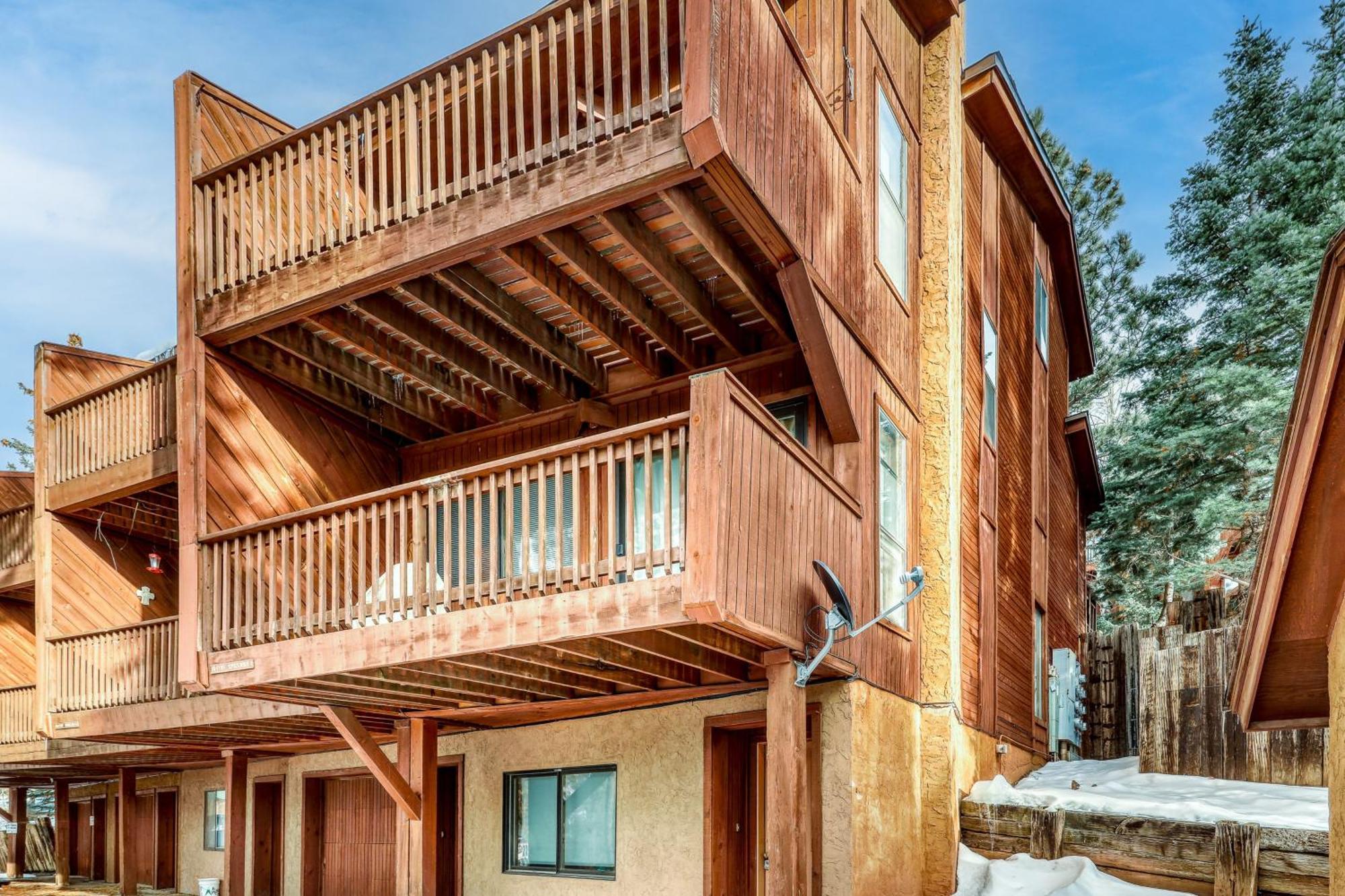 Lift Condos エンジェル・ファイアー 部屋 写真